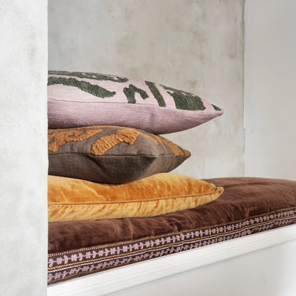 Madam Stoltz Suzani Kuddfodral Broderat 2-Pack 40x60 cm, Antracit/Karamell