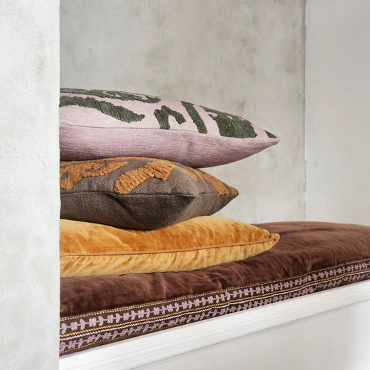 Madam Stoltz Suzani Kuddfodral Broderat 2-Pack 40x60 cm, Antracit/Karamell