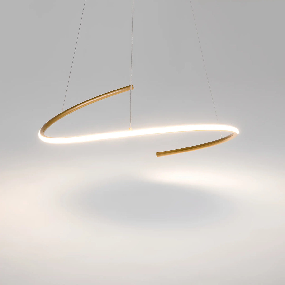 Maytoni Curve Pendellampa Ø60 cm, Mässing