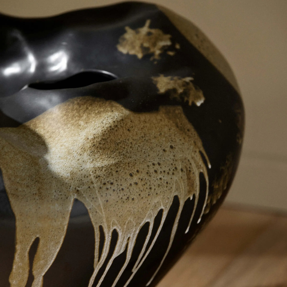 Nordal Ashar Skulptural Vas L, Svart/Sand