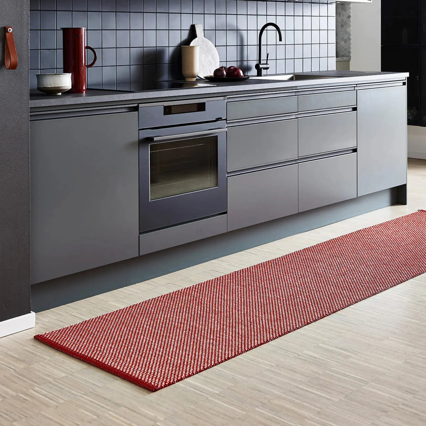 Pappelina Effi Matta 70x300 cm, Dark Red