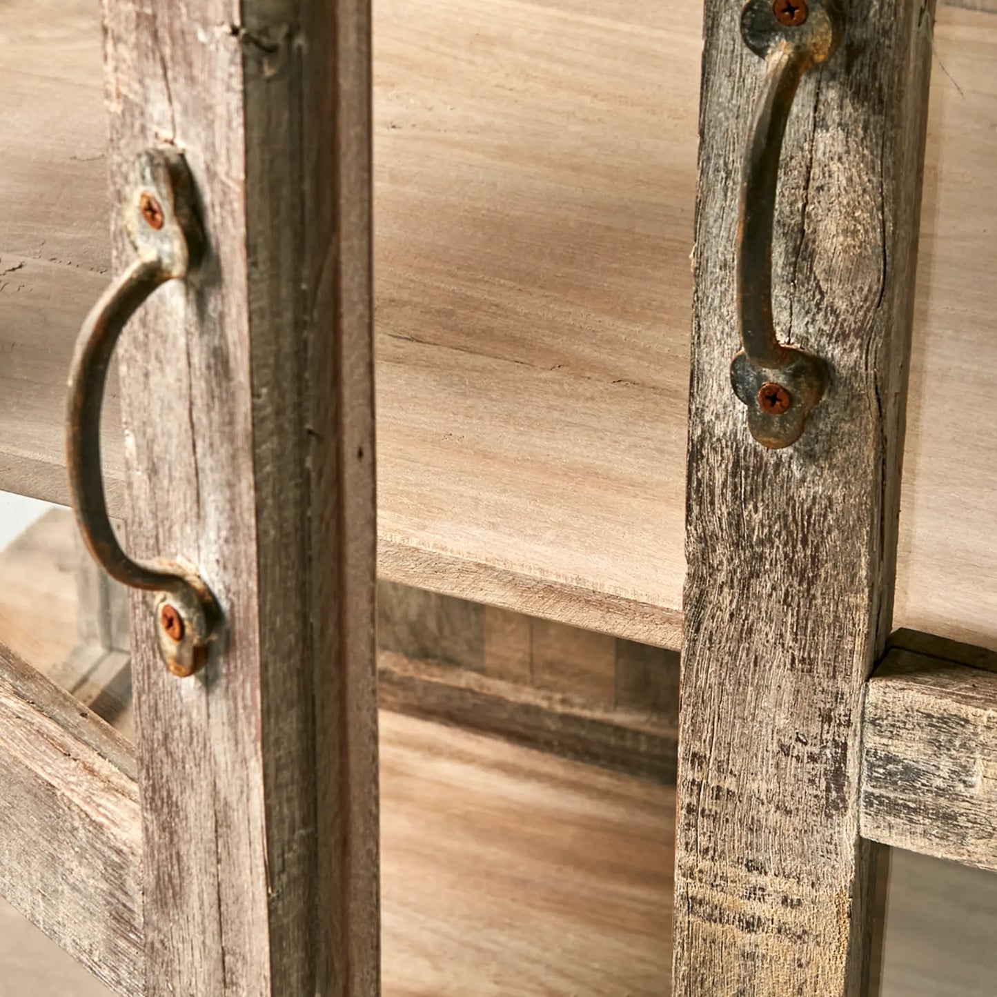 Affari of Sweden, Riko Vitrinskåp, Natur