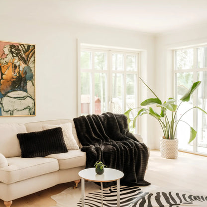 Skinnwille Grace Pläd L 140x220 cm, Svart