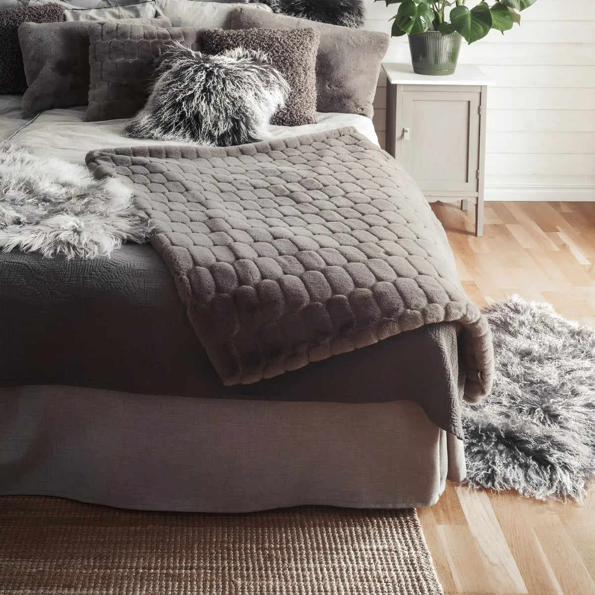 Skinnwille Shansi Fårskinn 55x95 cm, Grey Snowtop