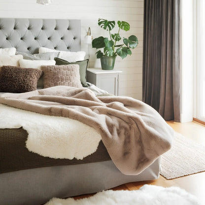 Skinnwille Fluffy Pläd 120x180 cm, Taupe