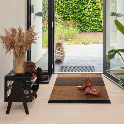 Tica Copenhagen Horizontal Matta 130x90 cm, Cognac/mörkbrun/svart