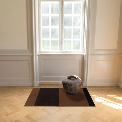 Tica Copenhagen Horizontal Matta 130x90 cm, Cognac/mörkbrun/svart