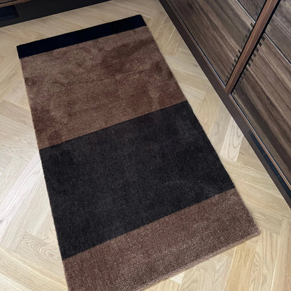 Tica Copenhagen Horizontal Matta 120x67 cm, Cognac/mörkbrun/svart