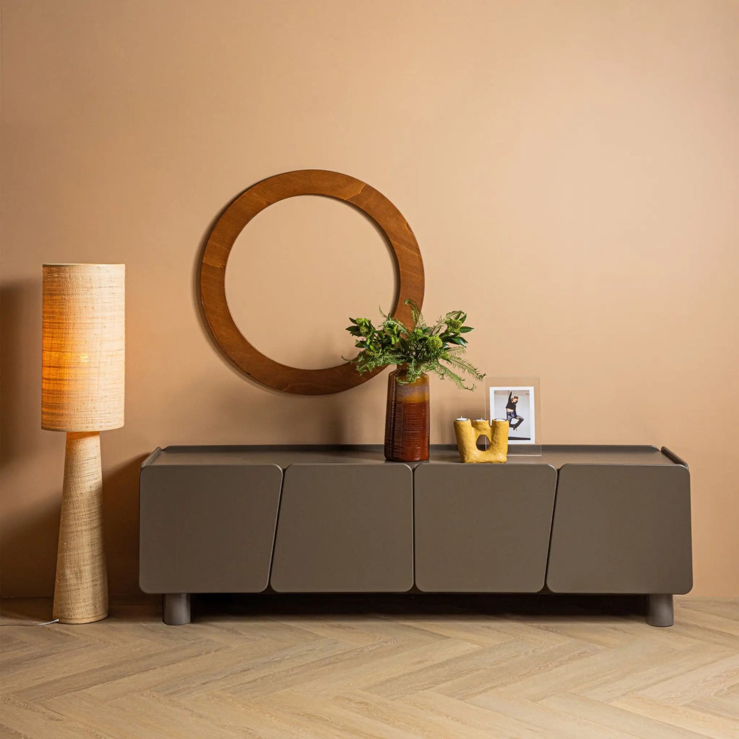 WOOOD Root Tv-Bänk 200 cm I Furu, Truffle Brown