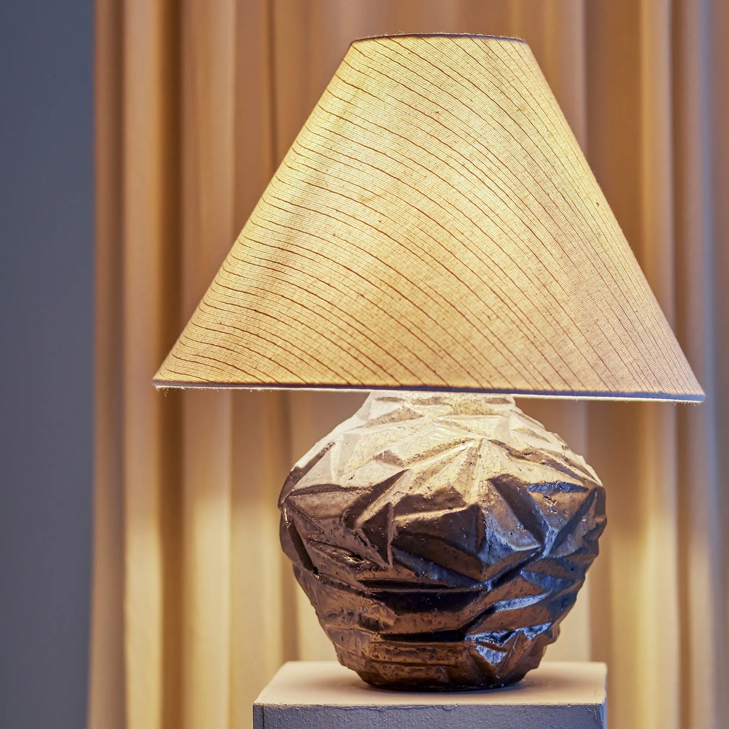 Bloomingville Carolla Bordlampa, Brun