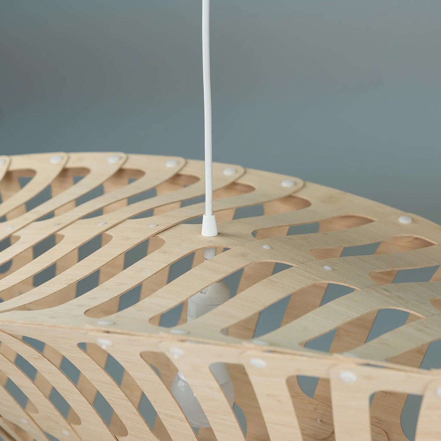 David Trubridge Toru Medium Taklampa 110 cm, Svart