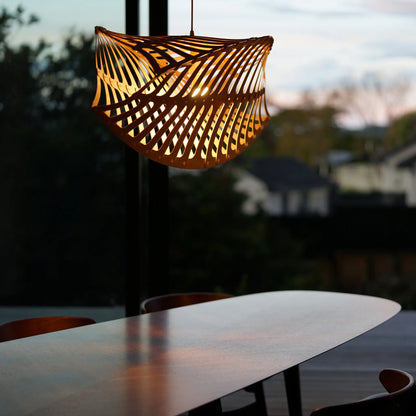 David Trubridge Toru Medium Taklampa 110 cm, Svart