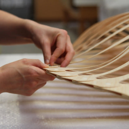 David Trubridge Navicula medium Taklampa 90 cm, Bambu