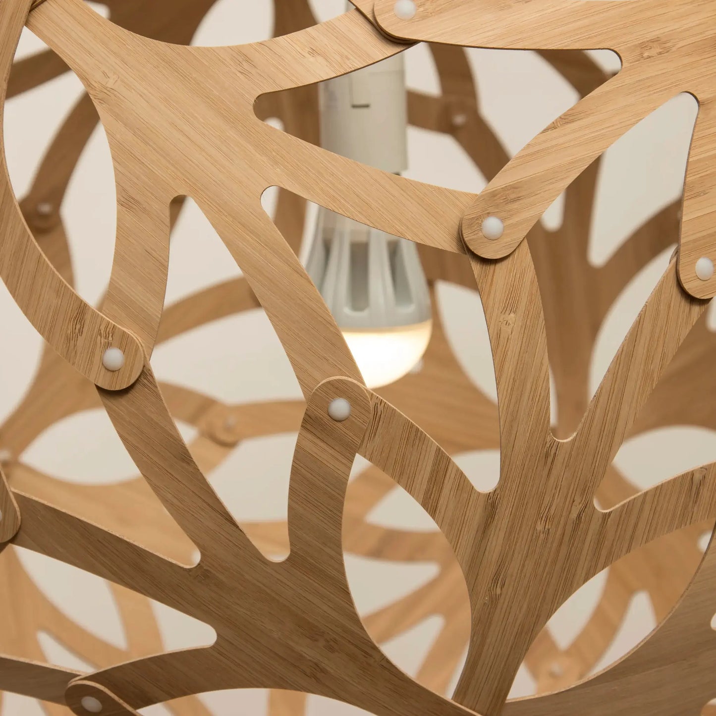 David Trubridge Floral Taklampa 40 cm, Vit