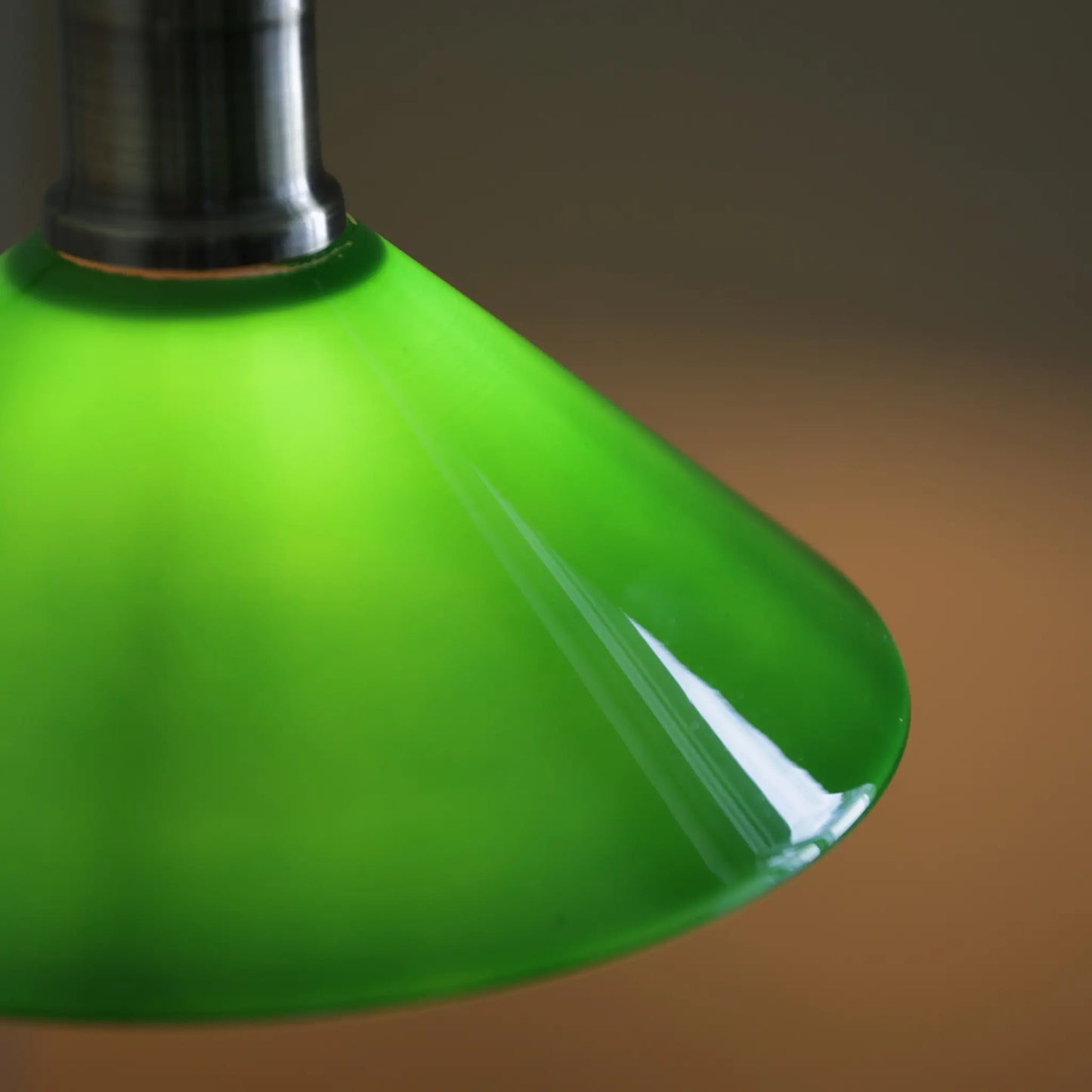 Markslöjd Vela Bordlampa 1 l, Antikmässing/Grön