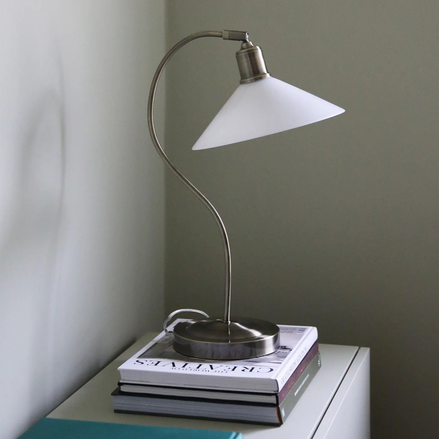 Markslöjd Vela Bordlampa 1 l Antikmässing/Blank, Vit