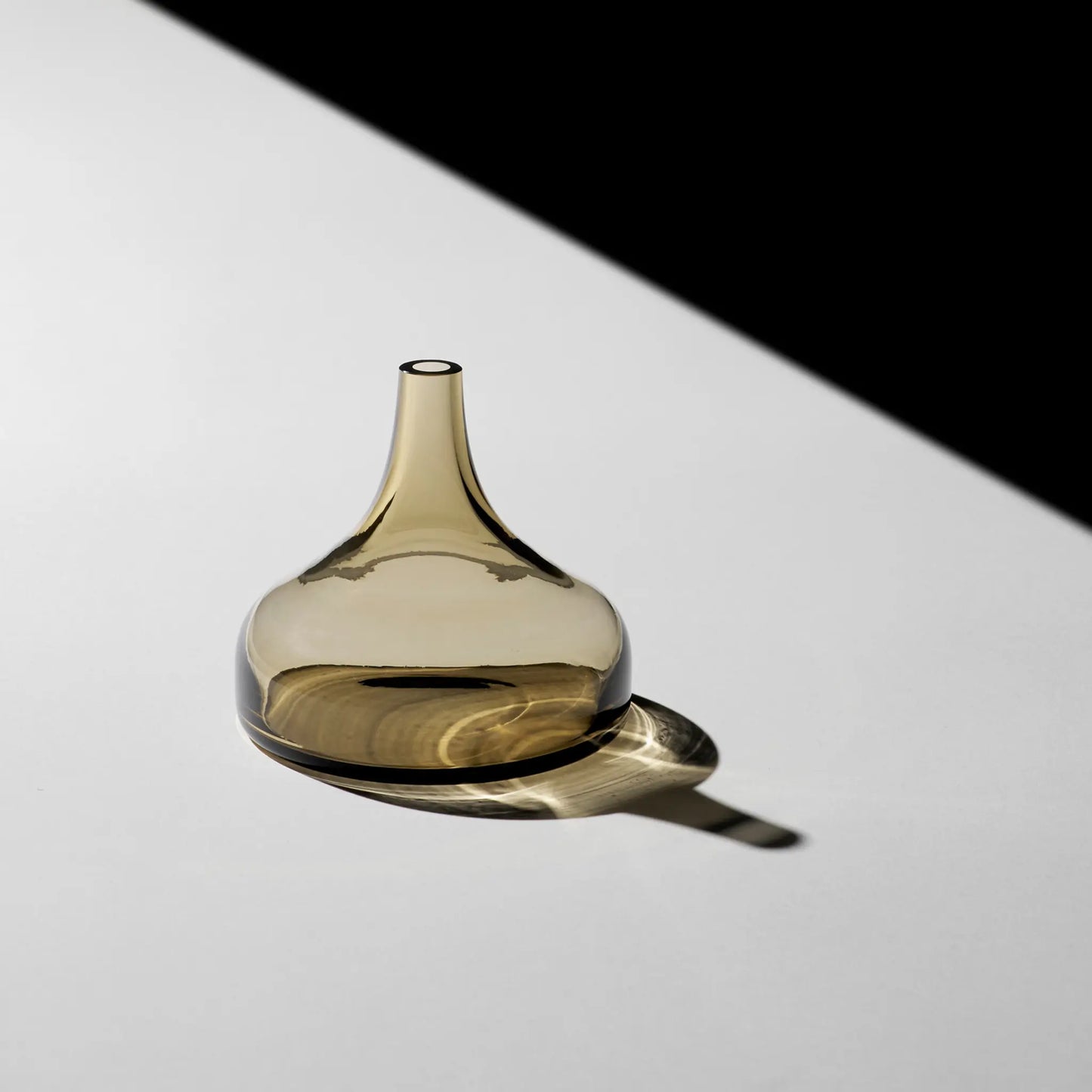 Orrefors, Midsummer Water Avens Minivas 8,2 cm, Brun