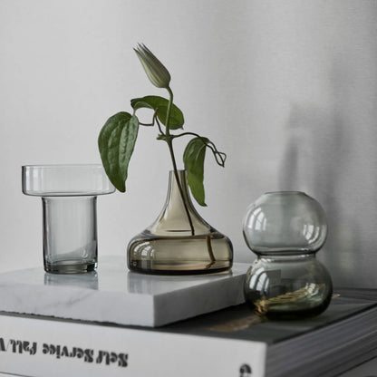 Orrefors, Midsummer Water Avens Minivas 8,2 cm, Brun