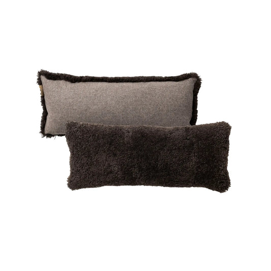 Shepherd of Sweden Lina Fårskinnskudde med ullbaksida 60x25 cm, Mörkbrun